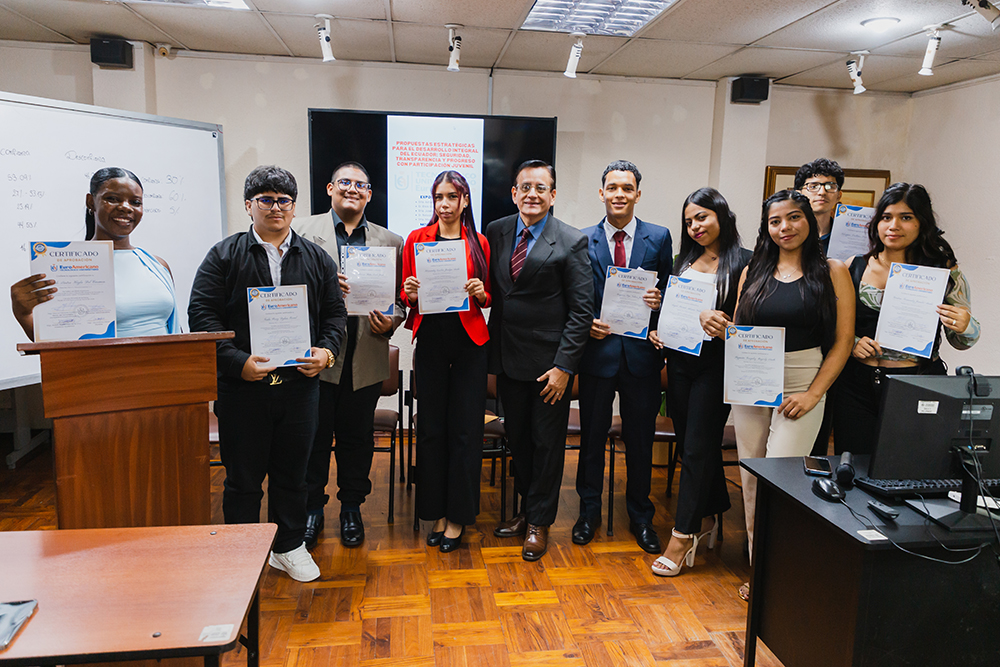 Estudiantes realizan Foro Académico
